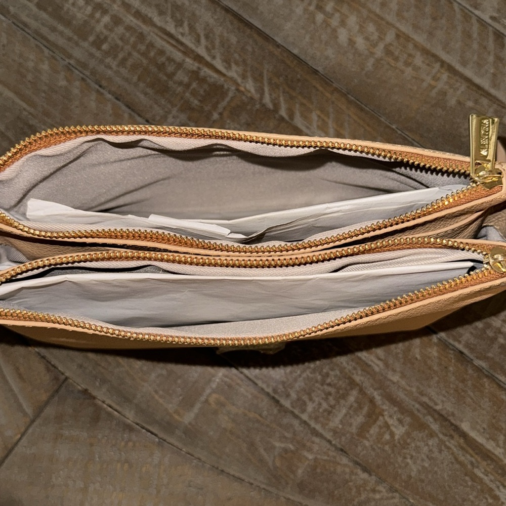NWT, Valentina crossbody in pebbled leather in nutmeg. - Picture 8 of 10